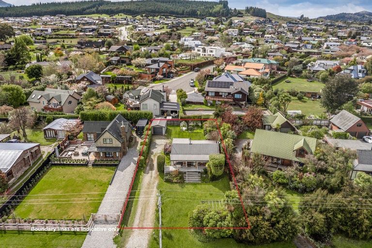 Photo of property in 229 Beacon Point Road, Wanaka, 9305