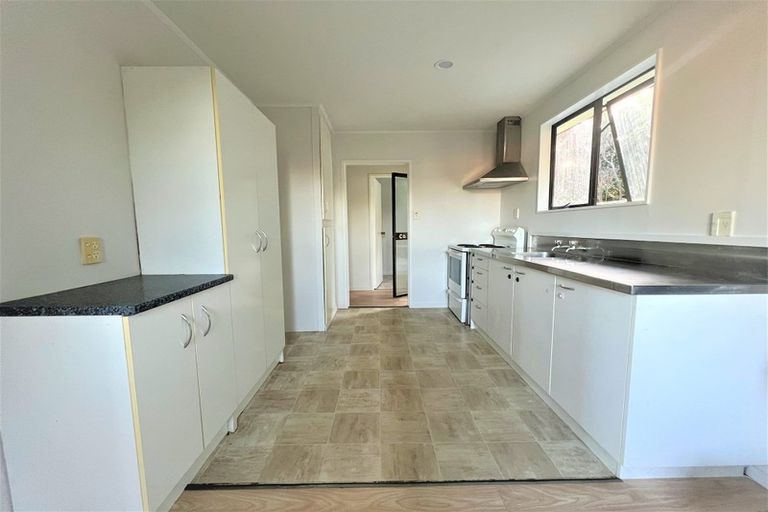 Photo of property in 21 Rehia Road, Massey, Auckland, 0614