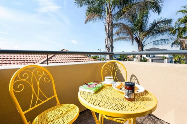 Photo of property in 11 Piriti Drive, Te Atatu Peninsula, Auckland, 0610