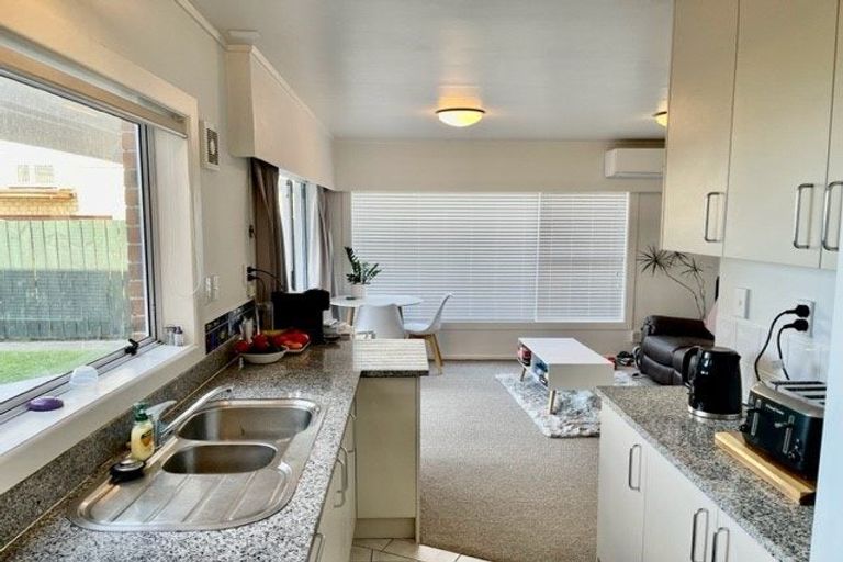 Photo of property in 2/241 Hurstmere Road, Takapuna, Auckland, 0622