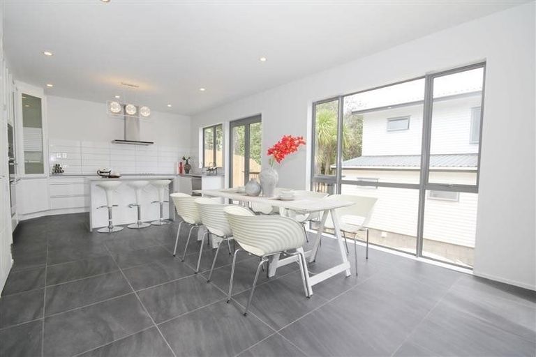 Photo of property in 21 Moller Street, Beach Haven, Auckland, 0626