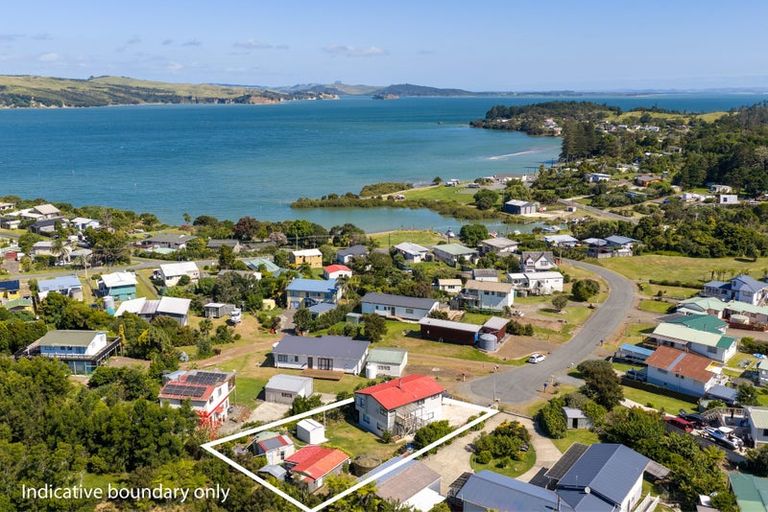 Photo of property in 28 Mariner Cove Road, Tinopai, 0593