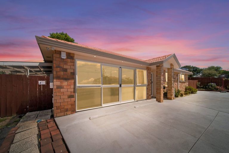 Photo of property in 11 Naylors Drive, Mangere, Auckland, 2022