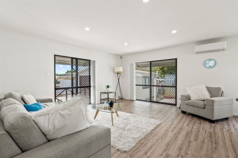 Photo of property in 2/24 Edinburgh Avenue, Rosehill, Papakura, 2113