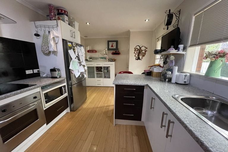 Photo of property in 1/34 Ayton Drive, Totara Vale, Auckland, 0629