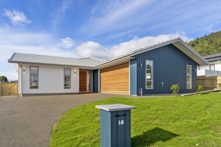 Photo of property in 18 Karearea Avenue, Waikanae, 5036