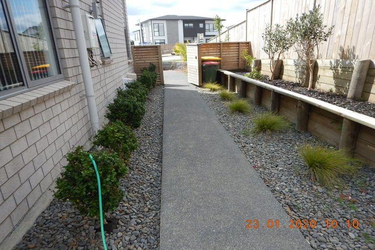 Photo of property in 50 Colliston Rise, Pinehill, Auckland, 0632