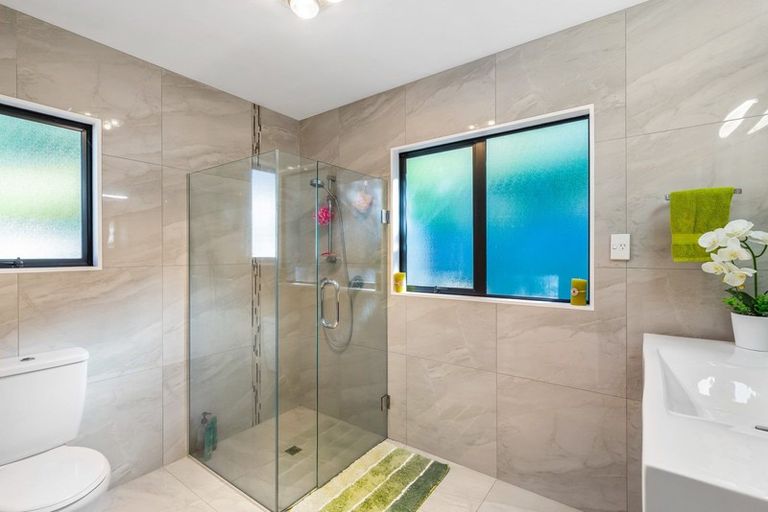 Photo of property in 12 The Topdeck, Whitby, Porirua, 5024