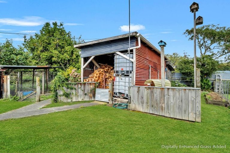 Photo of property in 16 Milne Street, Hunterville, 4730