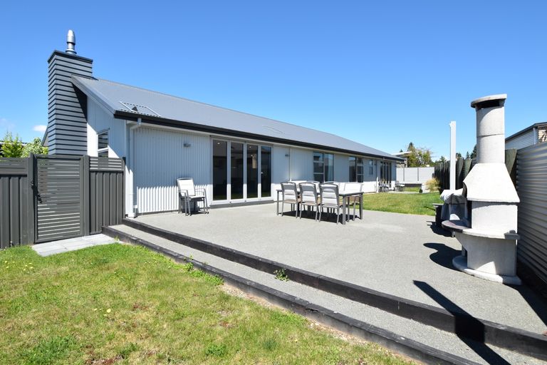 Photo of property in 17 Rhoboro Road, Twizel, 7901