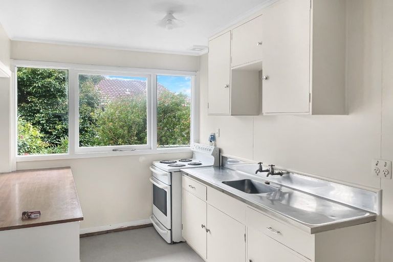 Photo of property in 2/12 Trevethick Grove, Woburn, Lower Hutt, 5010
