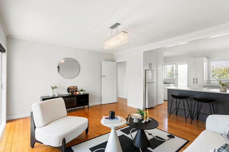 Photo of property in 1/318 Beach Road, Campbells Bay, Auckland, 0630