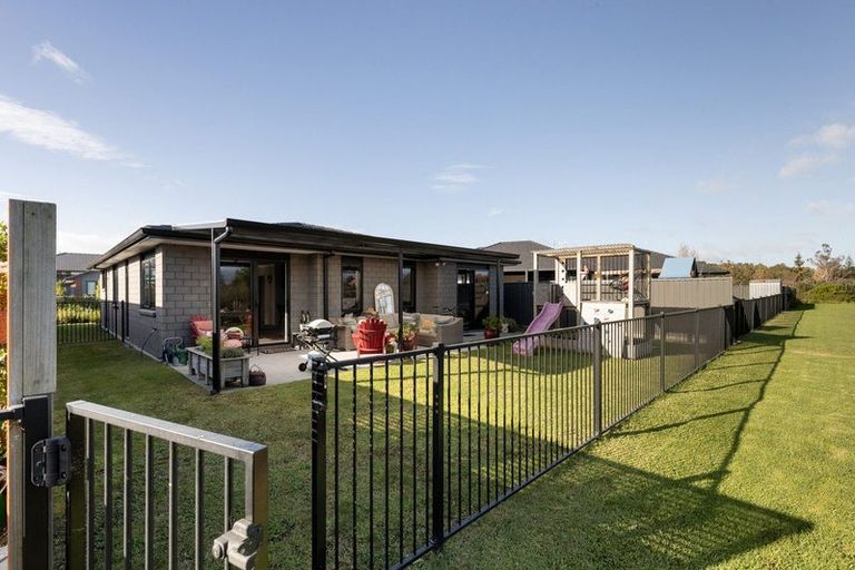 Photo of property in 16 Traverse Lane, Omokoroa, 3114