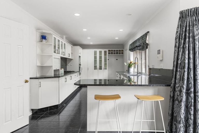 Photo of property in 9 Nathan Close, Somerville, Auckland, 2014