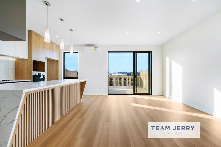 Photo of property in 5 Puihi Crescent, Massey, Auckland, 0614