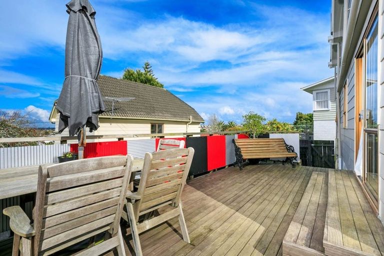 Photo of property in 1/29 Marcel Place, Glenfield, Auckland, 0629