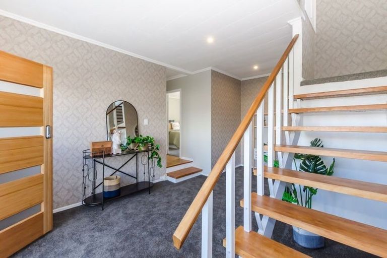 Photo of property in 1 Hadfield Place, Paraparaumu Beach, Paraparaumu, 5032