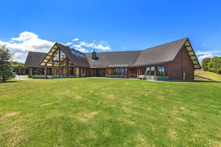 Photo of property in 132 Milne Drive, Paraparaumu, 5032