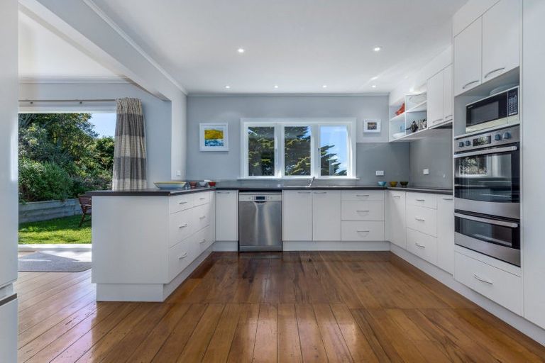 Photo of property in 68a Mana Esplanade, Paremata, Porirua, 5026