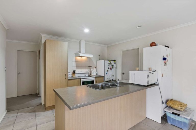 Photo of property in 37 Cabeleigh Drive, Helensville, 0800