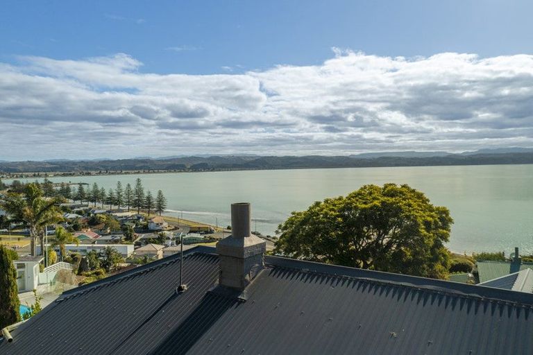 Photo of property in 33 Seapoint Road, Bluff Hill, Napier, 4110