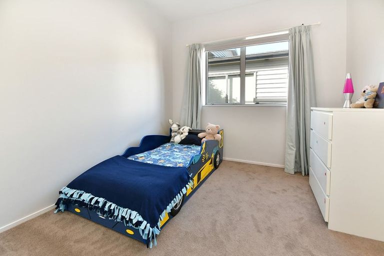 Photo of property in 33 Kaipuke Crescent, Gulf Harbour, Whangaparaoa, 0930