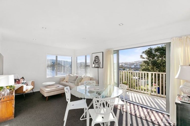 Photo of property in 19b Miles Crescent, Newlands, Wellington, 6037