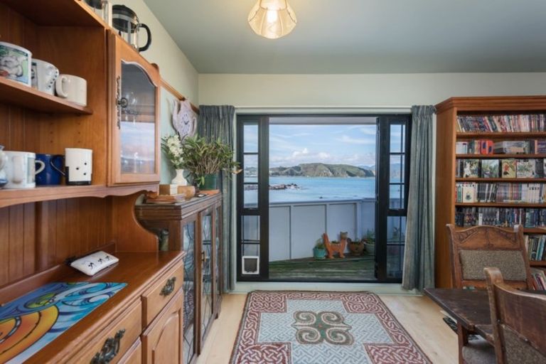 Photo of property in 422f3 Queens Drive, Lyall Bay, Wellington, 6022