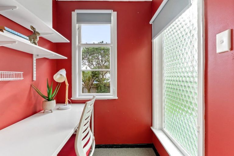 Photo of property in 18 Atiawa Crescent, Waiwhetu, Lower Hutt, 5010