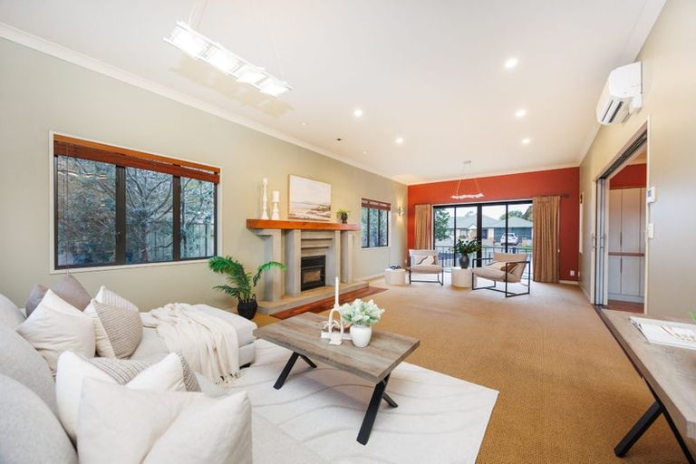 Photo of property in 37 Abby Road, Fitzherbert, Palmerston North, 4410
