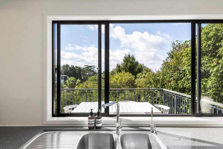 Photo of property in 1/20a Rawene Road, Birkenhead, Auckland, 0626