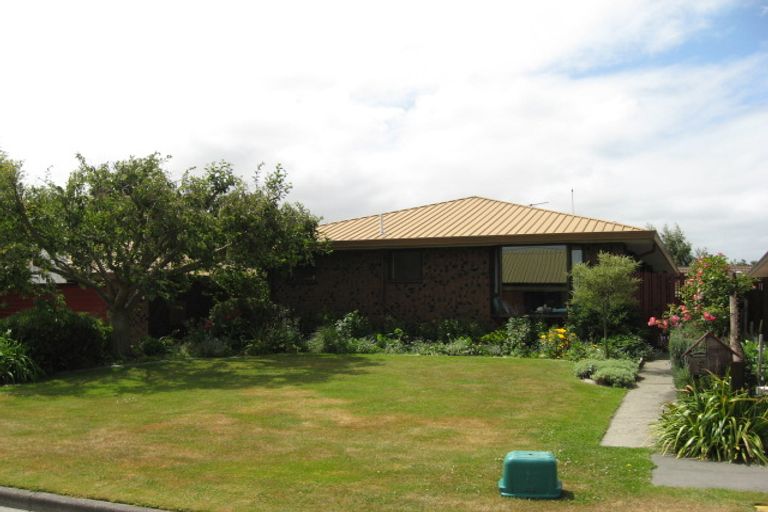 Photo of property in 5 Gatonby Place, Avonhead, Christchurch, 8042