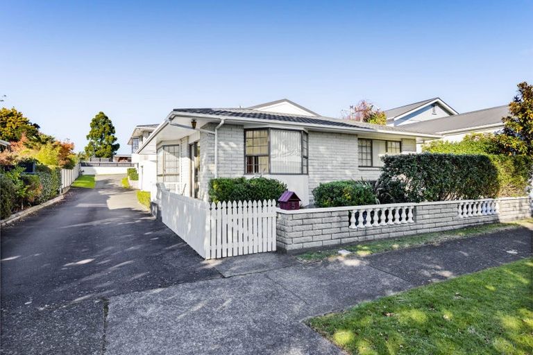 Photo of property in 1/5 Selwyn Street, Lower Vogeltown, New Plymouth, 4310