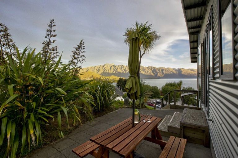 Photo of property in 12a Sainsbury Road, Fernhill, Queenstown, 9300