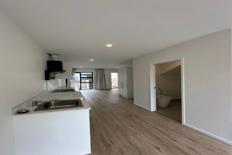 Photo of property in 54 Rauemi Way, Te Atatu South, Auckland, 0610