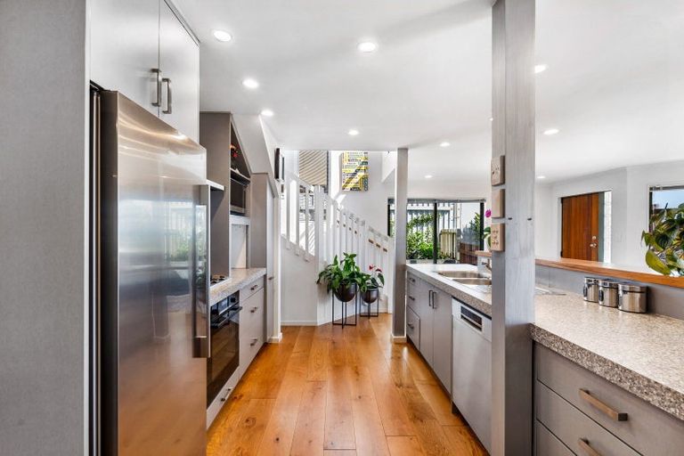 Photo of property in 2 North Terrace, Westshore, Napier, 4110