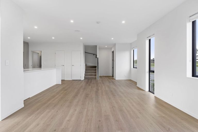 Photo of property in 18 Gosper Road, Takanini, 2112