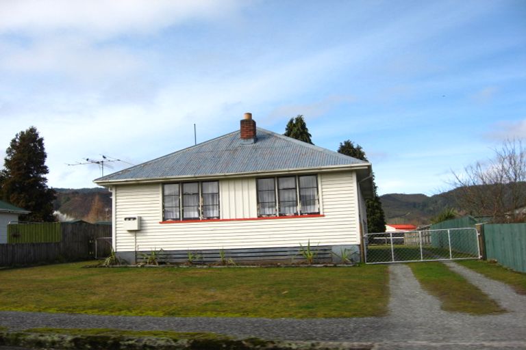 Photo of property in 5 Plaskett Street, Reefton, 7830