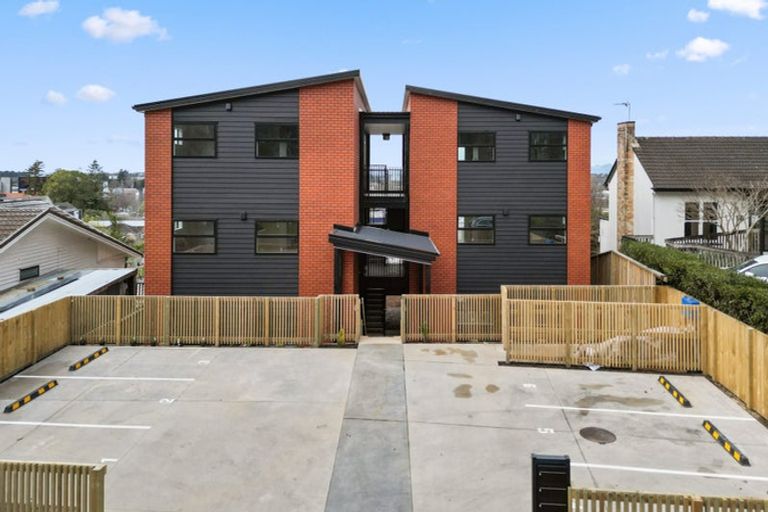 Photo of property in 1/12 Ruakiwi Road, Hamilton Lake, Hamilton, 3204
