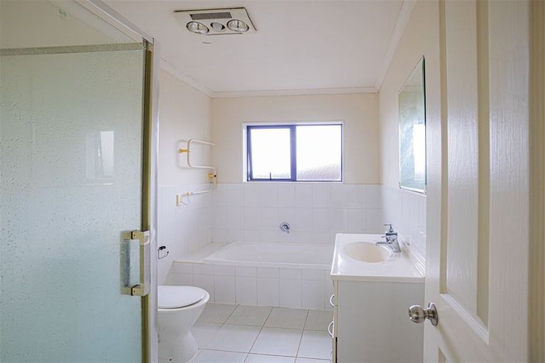 Photo of property in 8 Orrell Place, Mangere, Auckland, 2022