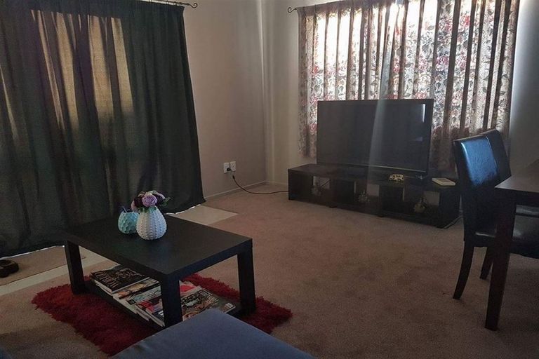 Photo of property in 20a Malmo Place, Massey, Auckland, 0614