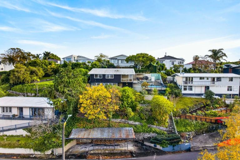 Photo of property in 17 Spencer Road, Hospital Hill, Napier, 4110