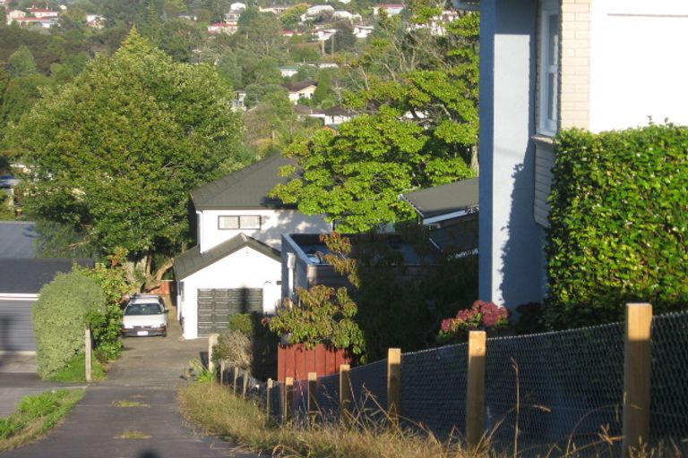 Photo of property in 1/22 Merton Avenue, Glenfield, Auckland, 0627