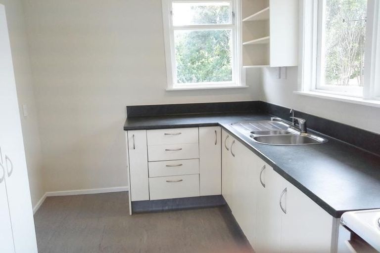 Photo of property in 1a Endeavour Street, Marfell, New Plymouth, 4310