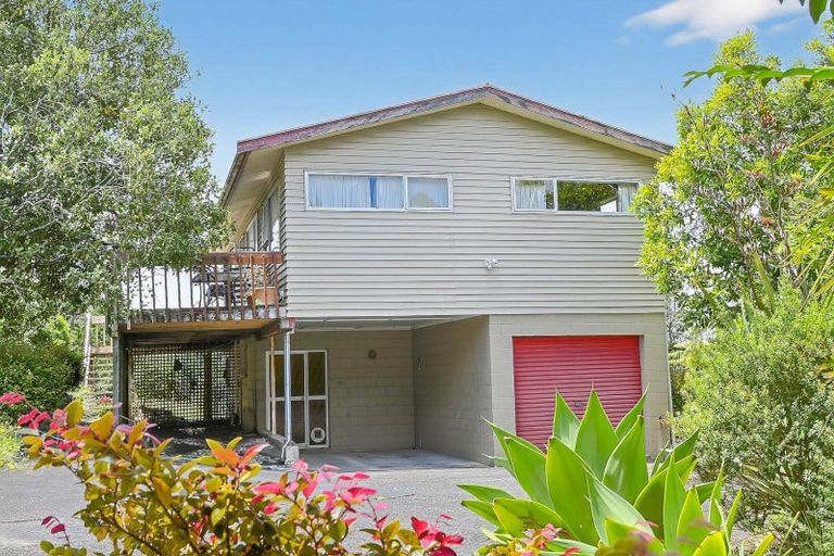 Photo of property in 220 Glamorgan Drive, Northcross, Auckland, 0630
