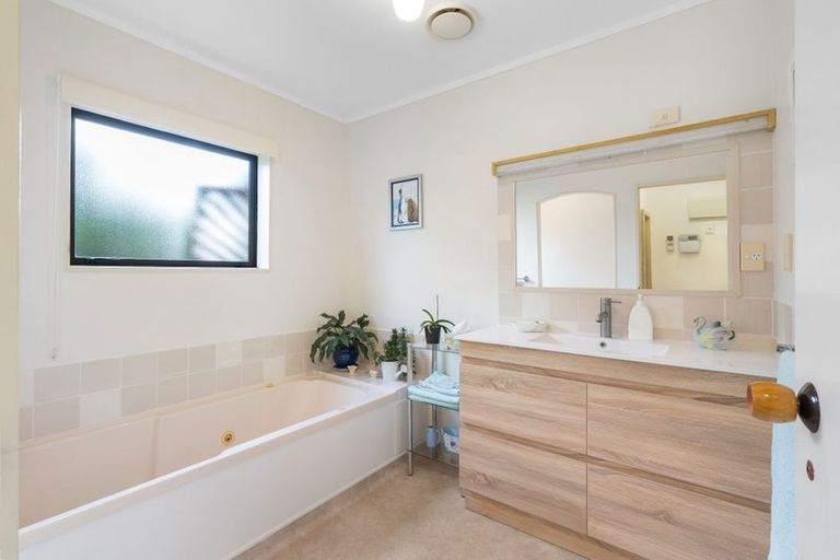 Photo of property in 102a Queen Street West, Levin, 5510
