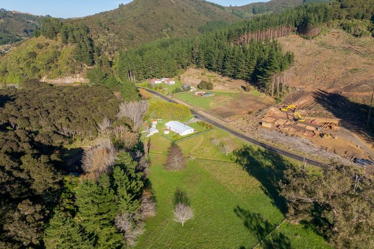 Photo of property in 5421 Masterton Castlepoint Road, Tinui, Masterton, 5889