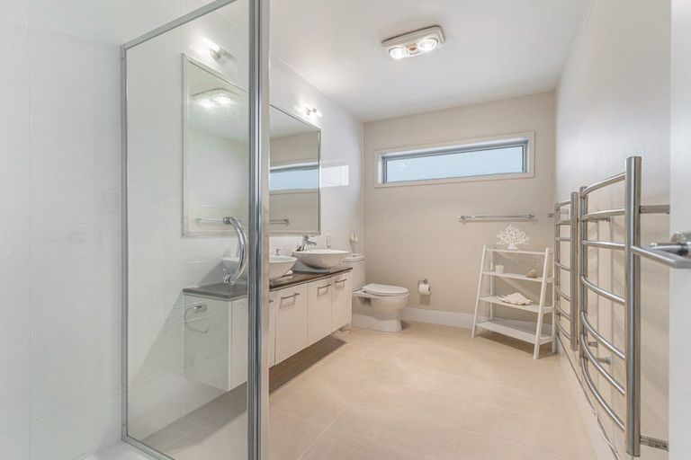 Photo of property in 18 Kensington Drive, Orewa, 0931