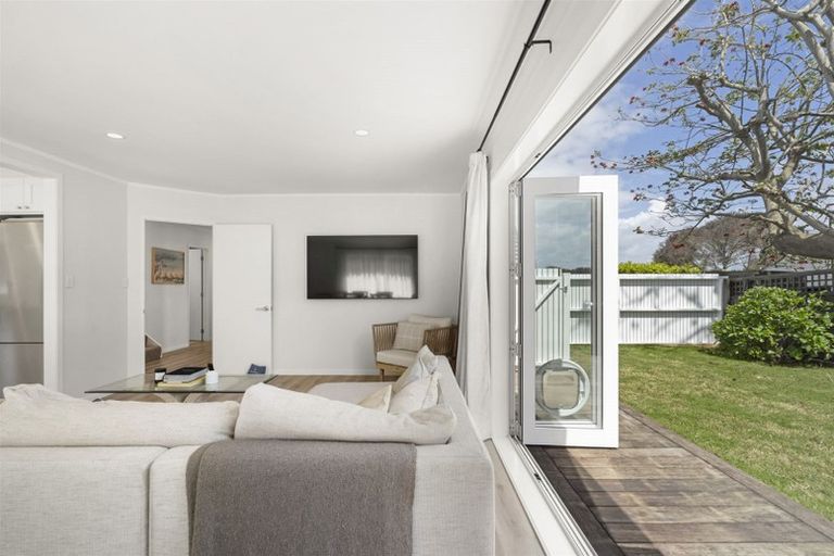 Photo of property in 2/6 Marsh Avenue, Forrest Hill, Auckland, 0620