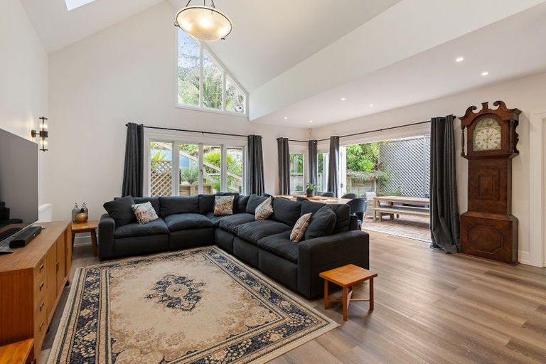 Photo of property in 210 Oriental Parade, Oriental Bay, Wellington, 6011